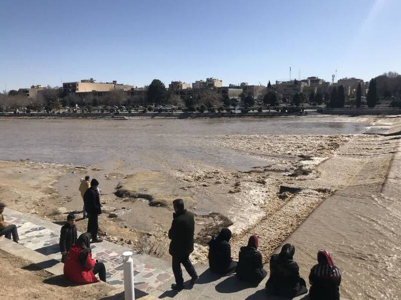 زایندهرود جانی تازه گرفت+ عکس و فیلم