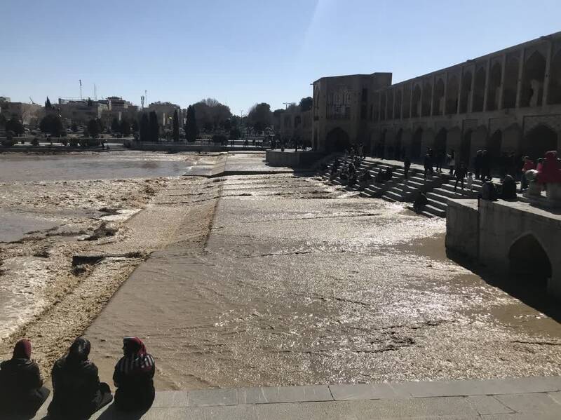 زایندهرود جانی تازه گرفت+ عکس و فیلم