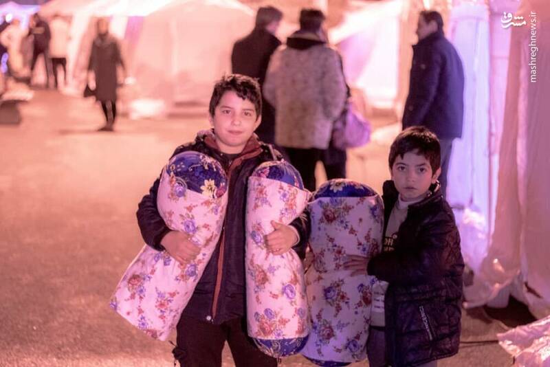 عکس/ حال و هوای کودکان زلزلهزده خوی