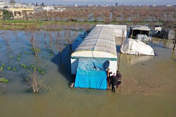 شکستن سدی در سوریه و فرار ساکنان+ تصاویر