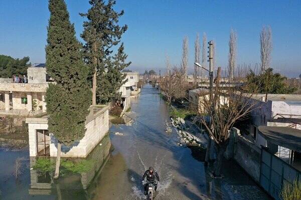 شکستن سدی در سوریه و فرار ساکنان+ تصاویر