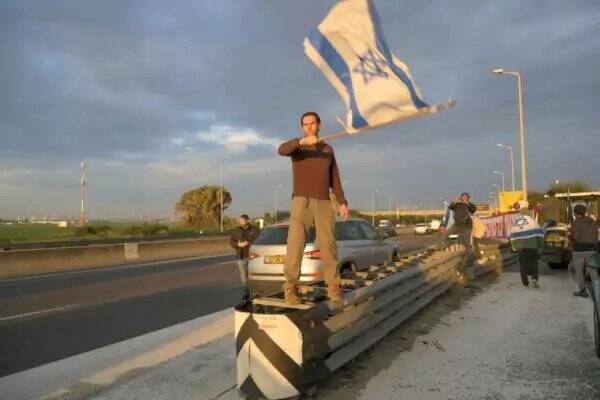 ششمین هفته از تظاهرات در سرزمینهای اشغالی / رژیم صهیونیستی روی خط بحرانهای داخلی +عکس و فیلم