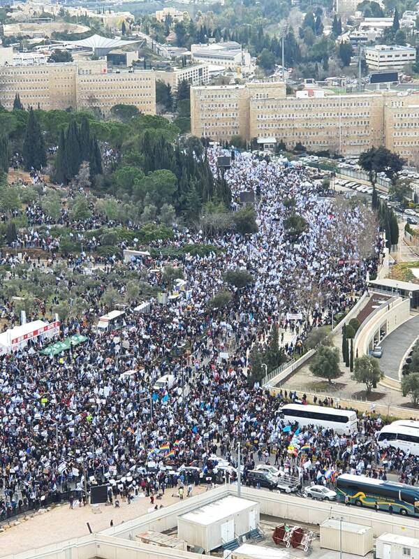 ششمین هفته از تظاهرات در سرزمینهای اشغالی / رژیم صهیونیستی روی خط بحرانهای داخلی +عکس و فیلم