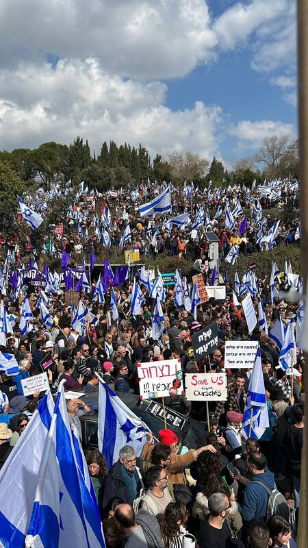 ششمین هفته از تظاهرات در سرزمینهای اشغالی / رژیم صهیونیستی روی خط بحرانهای داخلی +عکس و فیلم