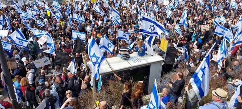 ششمین هفته از تظاهرات در سرزمینهای اشغالی / رژیم صهیونیستی روی خط بحرانهای داخلی +عکس و فیلم