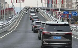 اسکورت خودرویی رئیسی در خیابان‌های پکن