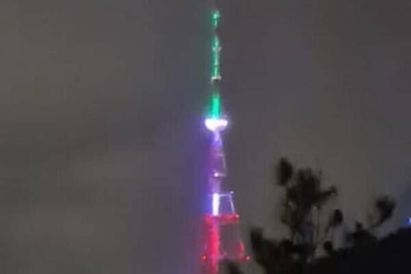 جشن پیروزی انقلاب اسلامی ایران در اقصی نقاط جهان +عکس