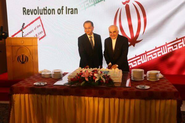 جشن پیروزی انقلاب اسلامی ایران در اقصی نقاط جهان +عکس