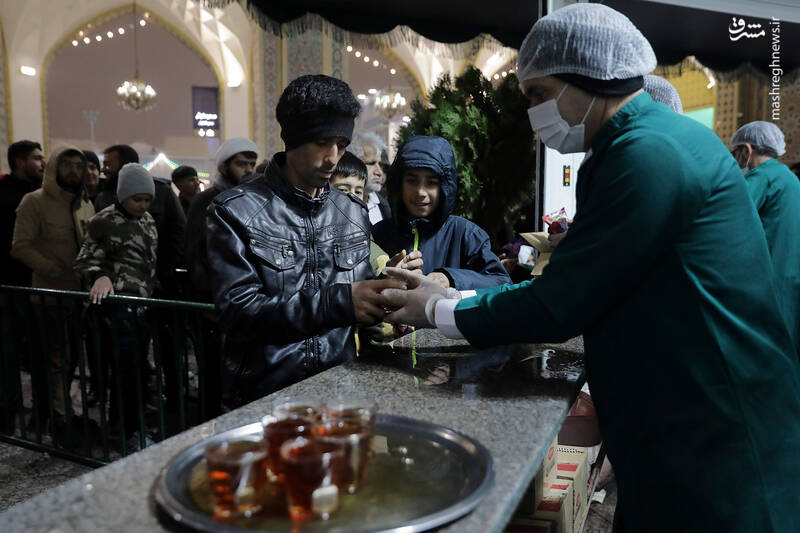 عکس/حال و هوای حرم رضوی در شب مبعث پیامبر اکرم(ص)