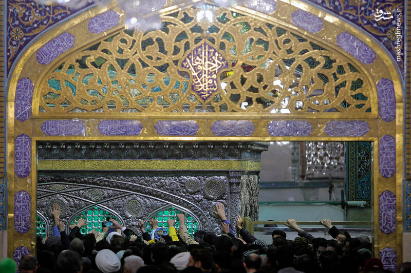 عکس/حال و هوای حرم رضوی در شب مبعث پیامبر اکرم(ص)