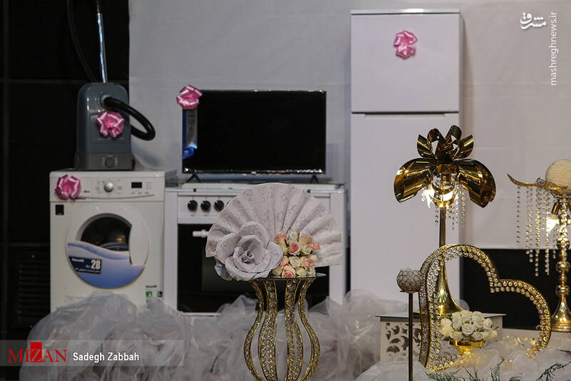 عکس/ اهدای ۱۰۰۰ سری جهیزیه به زوجهای جوان در مشهد