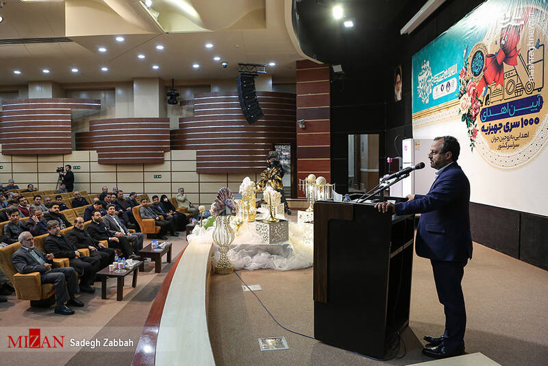 عکس/ اهدای ۱۰۰۰ سری جهیزیه به زوجهای جوان در مشهد