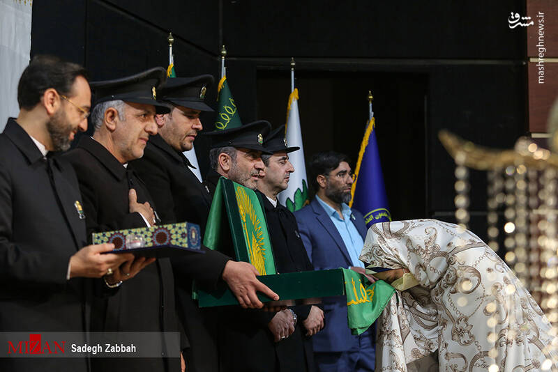 عکس/ اهدای ۱۰۰۰ سری جهیزیه به زوجهای جوان در مشهد