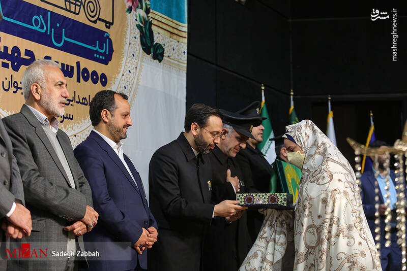 عکس/ اهدای ۱۰۰۰ سری جهیزیه به زوجهای جوان در مشهد