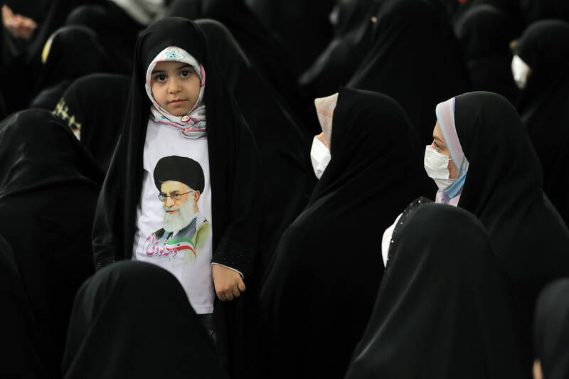 آذربایجان اویاخدی، انقلابا دایاخدی