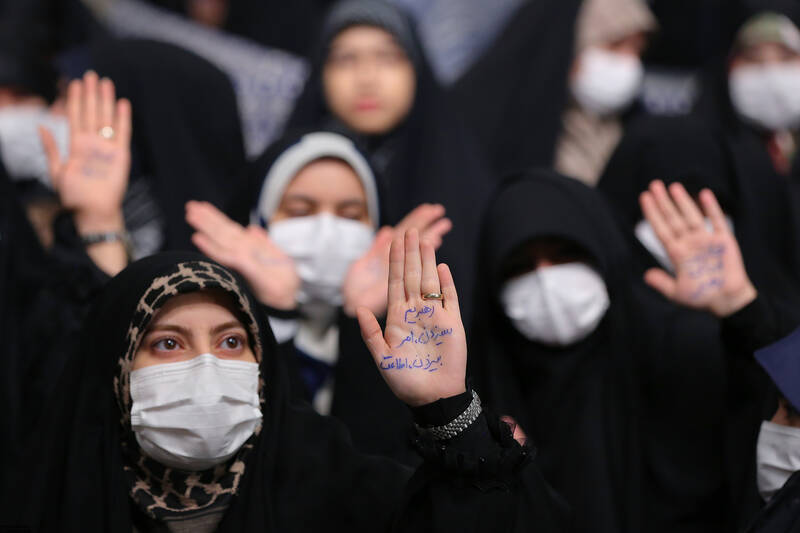 آذربایجان اویاخدی، انقلابا دایاخدی