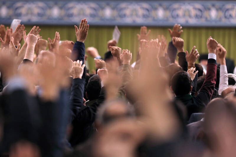 آذربایجان اویاخدی، انقلابا دایاخدی