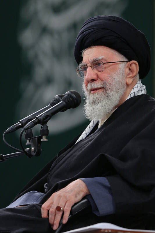 آذربایجان اویاخدی، انقلابا دایاخدی