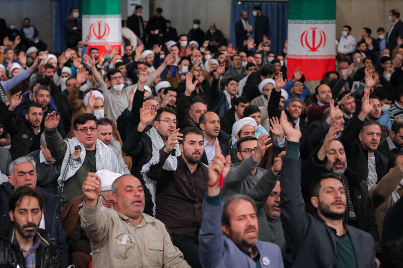 آذربایجان اویاخدی، انقلابا دایاخدی