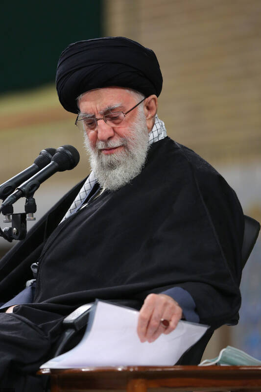 آذربایجان اویاخدی، انقلابا دایاخدی