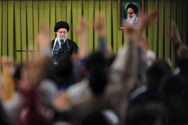 آذربایجان اویاخدی، انقلابا دایاخدی