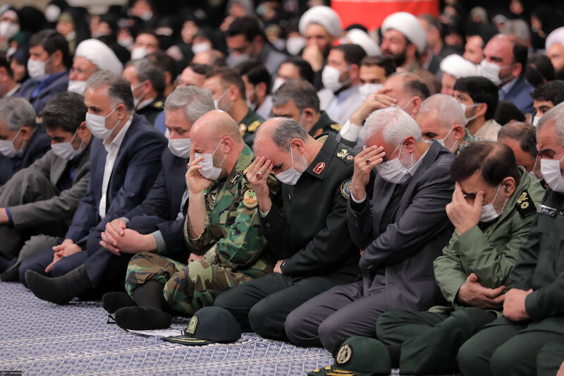 آذربایجان اویاخدی، انقلابا دایاخدی