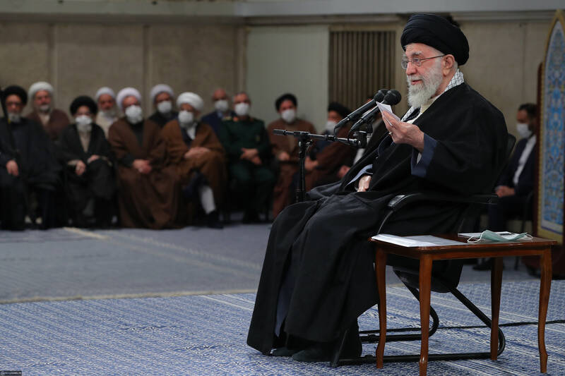 آذربایجان اویاخدی، انقلابا دایاخدی