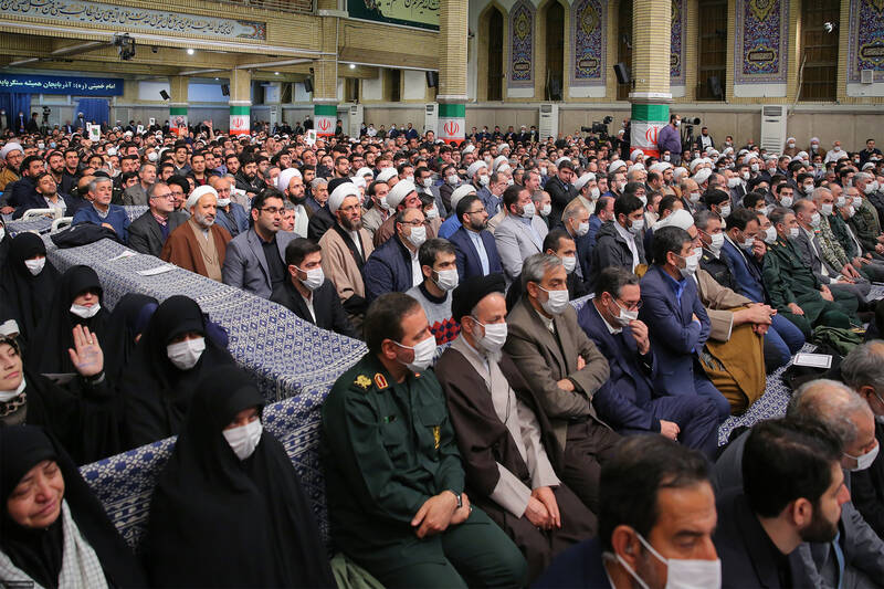 آذربایجان اویاخدی، انقلابا دایاخدی