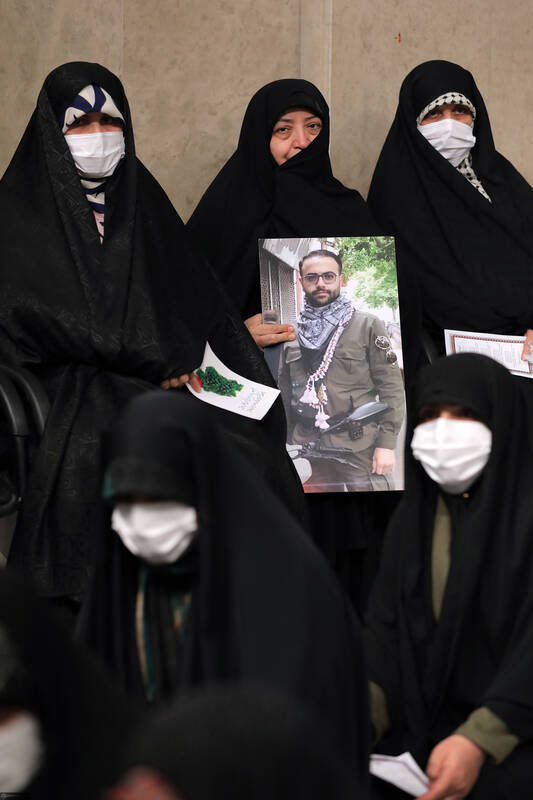 آذربایجان اویاخدی، انقلابا دایاخدی