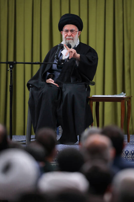 آذربایجان اویاخدی، انقلابا دایاخدی