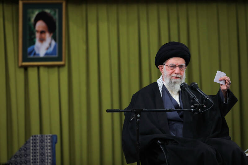 آذربایجان اویاخدی، انقلابا دایاخدی