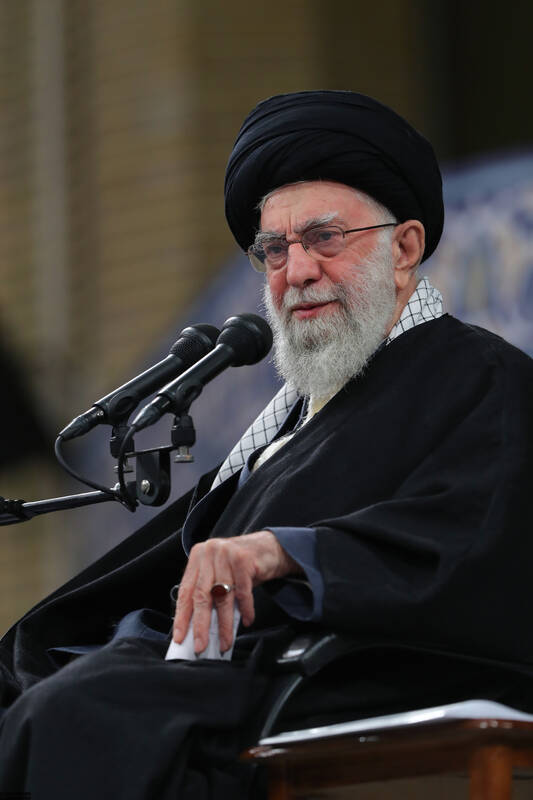 آذربایجان اویاخدی، انقلابا دایاخدی