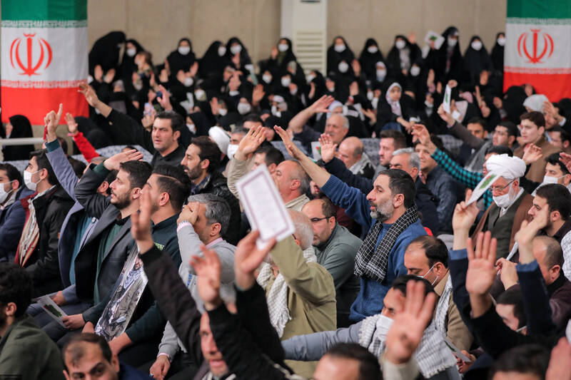 آذربایجان اویاخدی، انقلابا دایاخدی