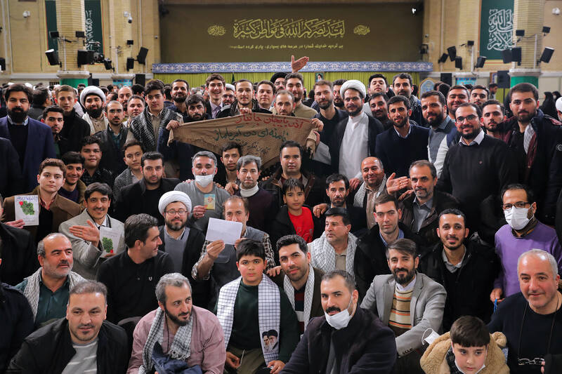 آذربایجان اویاخدی، انقلابا دایاخدی