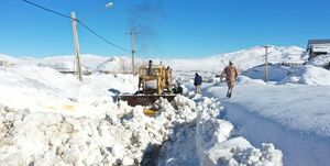 گزارش خدمات نیروی زمینی سپاه در مناطق برف‌گیر/ از بازگشایی جاده‌های مسدود شده تا رفع نیازهای فوری غذایی