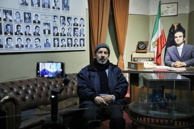 شکنجهگر زنان، شعار زن زندگی آزادی سر میدهد+ عکس