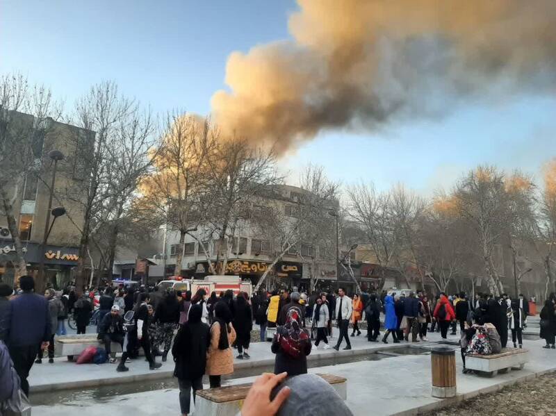 آخرین جزئیات حادثه حریق در مجتمع تجاری آزادی اصفهان+عکس و فیلم