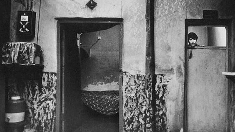 واقعیتهایی تلخ از قلعه بدنامان دوران پهلوی / راز جسدهای میان دیوار محله تن فروشان چه بود؟+ عکس 3