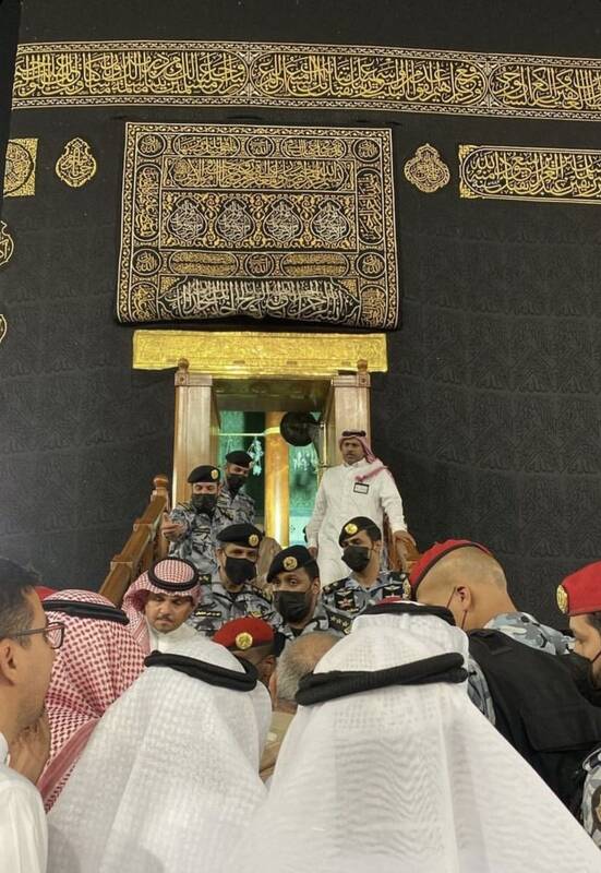 باز شدن درهای کعبه برای غبارروبی خانه خدا همزمان با ماه شعبان+عکس و فیلم