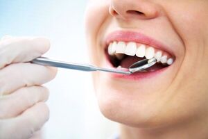 ایمپلنت دندان چه مزایایی دارد و قیمت آن چطور تعیین می شود؟