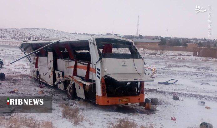 واژگونی خونین اتوبوس با ۳۲ مصدوم +عکس