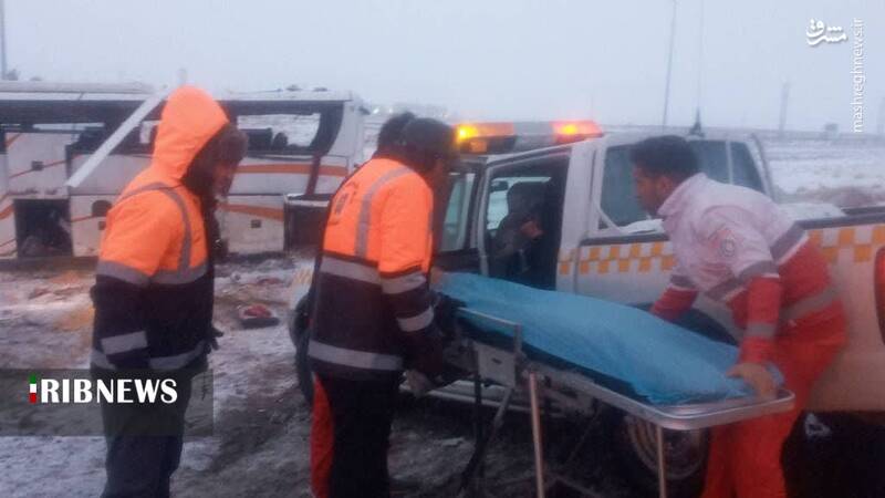 واژگونی خونین اتوبوس با ۳۲ مصدوم +عکس