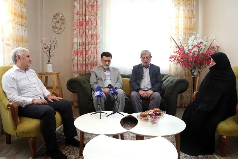 هیأتهایی از سوی رهبر انقلاب با جانبازان دیدار کردند+ عکس