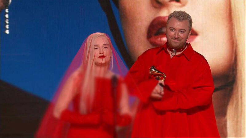 مناسک شیطانی سرخپوشان در پسزمینه آتش دوزخ/ کفروَرزی ابرستاره هیپ هاپ با کلمه مقدس «هو» +تصاویر