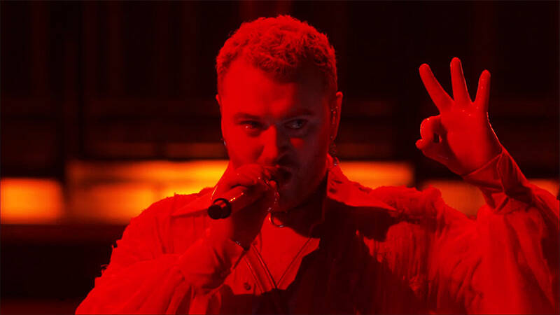 مناسک شیطانی سرخپوشان در پسزمینه آتش دوزخ/ کفروَرزی ابرستاره هیپ هاپ با کلمه مقدس «هو» +تصاویر