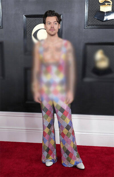 مناسک شیطانی سرخپوشان در پسزمینه آتش دوزخ/ کفروَرزی ابرستاره هیپ هاپ با کلمه مقدس «هو» +تصاویر