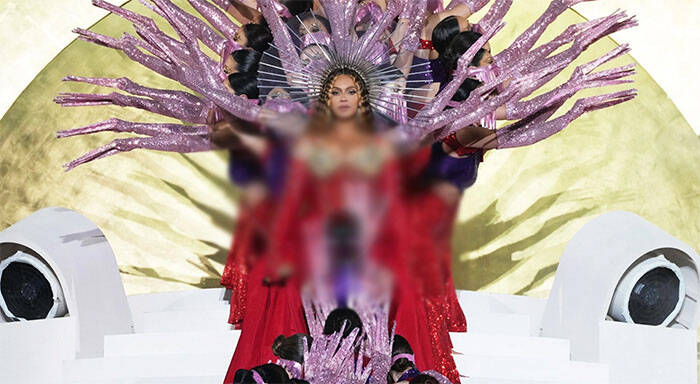 مناسک شیطانی سرخپوشان در پسزمینه آتش دوزخ/ کفروَرزی ابرستاره هیپ هاپ با کلمه مقدس «هو» +تصاویر