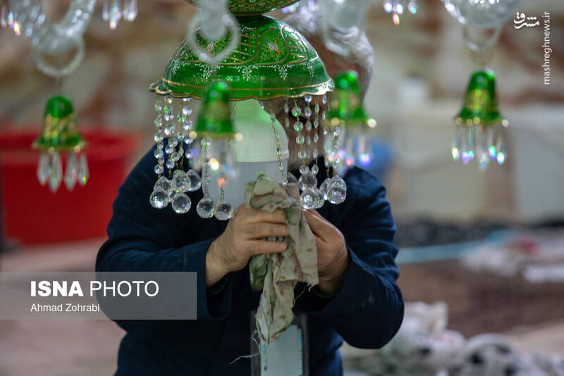 عکس/ غبارروبی مسجد مقدس جمکران در آستانه نیمه شعبان