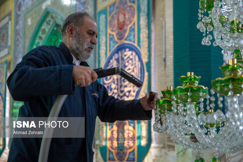 عکس/ غبارروبی مسجد مقدس جمکران در آستانه نیمه شعبان