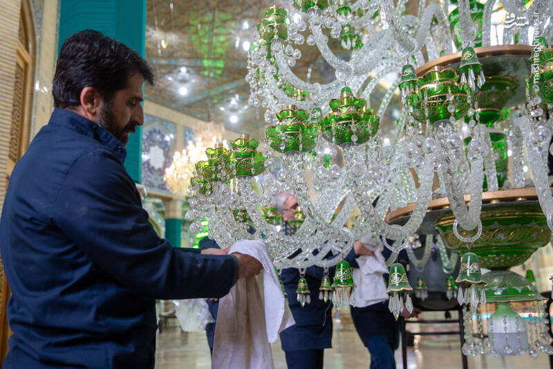 عکس/ غبارروبی مسجد مقدس جمکران در آستانه نیمه شعبان